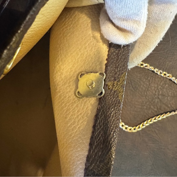 Vintage LOUIS VUITTON Monogram
Pouche Toilette 26 Clutch Bag converted - Picture 15 of 17